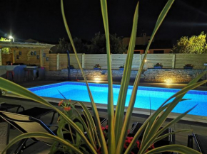 Apartment olive tree garden&poll view 4 plus 2, 130 m2 with tiki bar